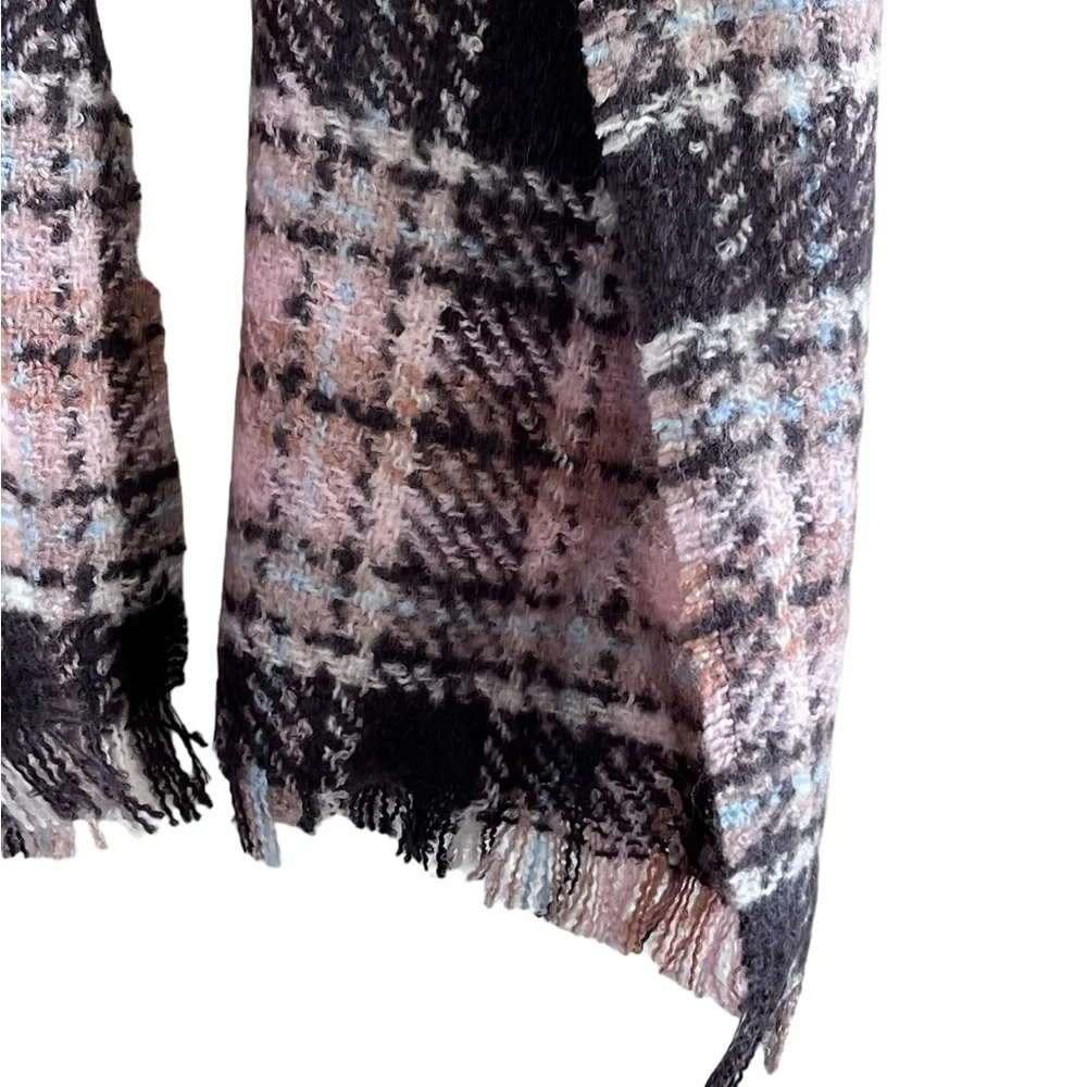 Like new plaid fringe oversized bulky scarf wrap